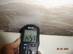 נזילה מהשכן מלמעלה 